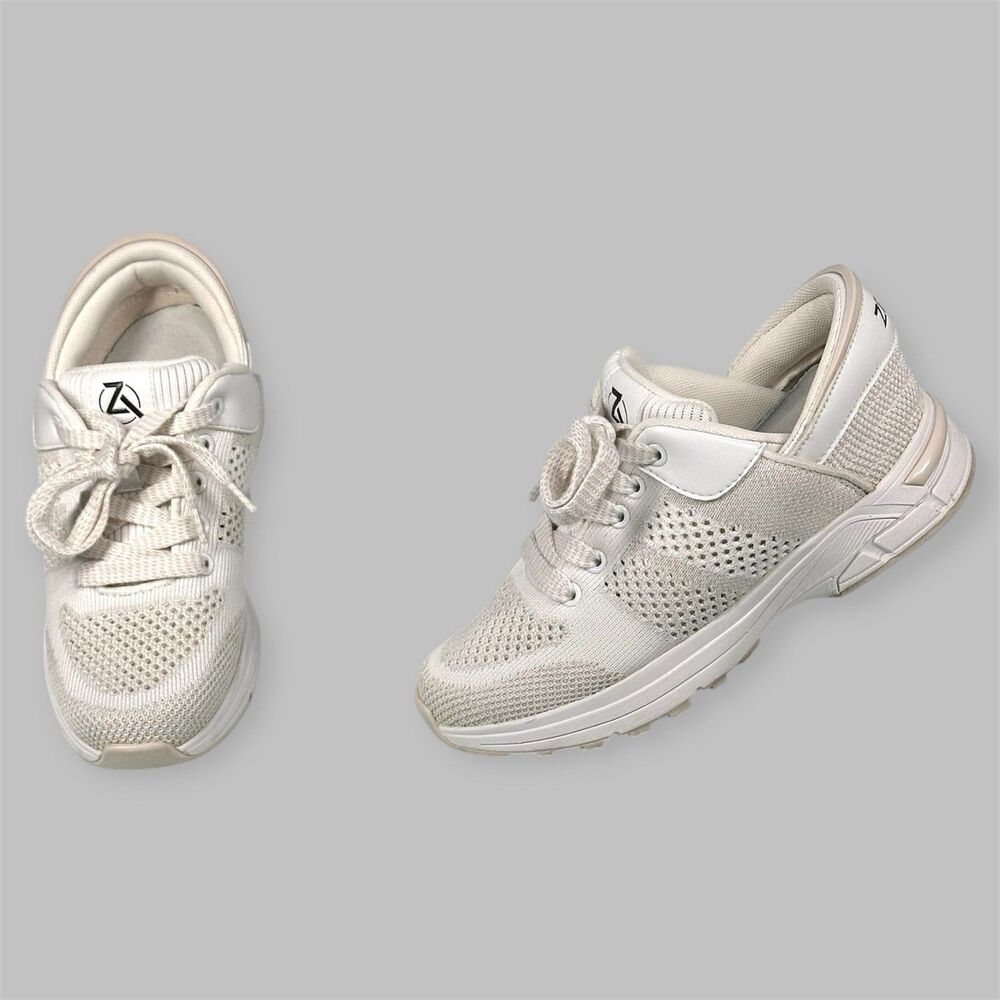Zeba Shoes Womens Size 5.5 Vanilla Comfort Slip On Hands Free Walking Sneaker